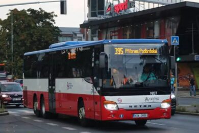 Také v letošním roce bude zajištěna mimořádná autobusová linka X395 na operní představení ve Vysoké u Příbramě — v obci, kde strávil přes 20 let jeden z největších géniů české hudby, Antonín Dvořák (1841–1904).