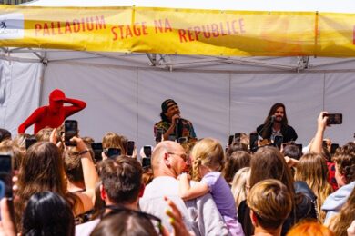 Festival Praha žije hudbou oslaví desáté výročí s desítkami vystoupení po celém centru města, především na Palladium Stage na náměstí Republiky v Praze 1.