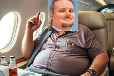 Radní Mazur (Piráti): Zaplaťte mi business class, jinak nejdu do práce! 