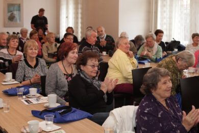 Senior akademie, tradiční cyklus bezplatných vzdělávacích programů, které pro obyvatele Prahy 5 v seniorském věku, letos proběhne od 2. října do 4. prosince.