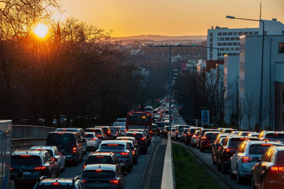 Výpadek proudu způsobil nejen v metropoli velké dopravní kolony. Na mnoha místech musela dopravu řídit dopravní policie.