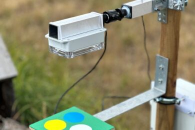 Nový neinvazivní systém sleduje aktivitu opylovačů přímo na zelené střeše vodojemu Flora, aniž by jedinému hmyzu zkřivil tykadlo.