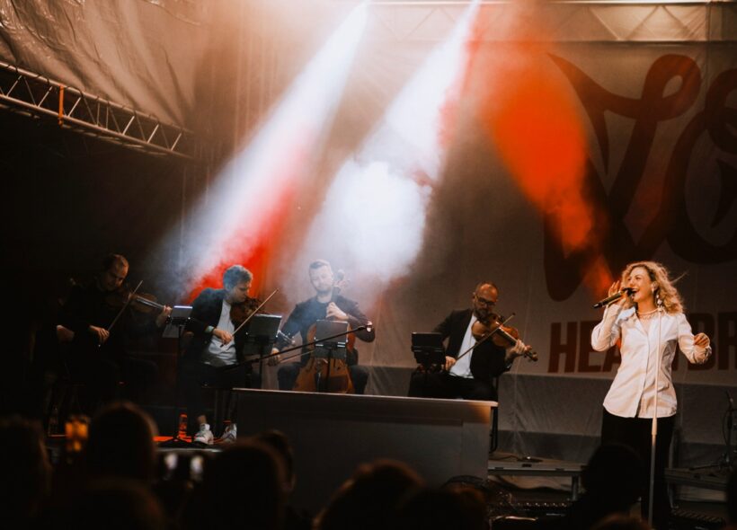 Speciální koncertní turné Lenny &amp; Unique Quartet Tour 2025 spojí pop s klasickým nádechem smyčcového kvarteta.