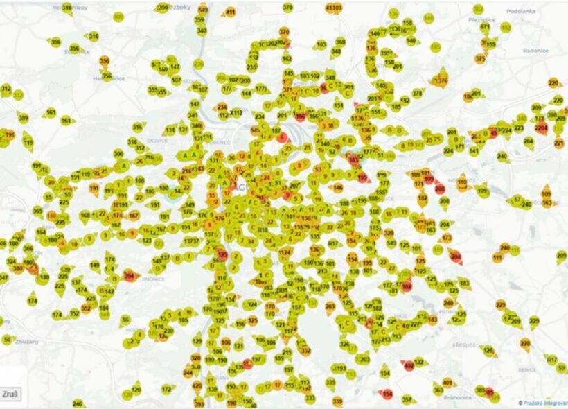 Na online mapě, která se každou vteřinou aktualizuje, uvidíte v reálném čase přesnou polohu všech vozidel PID – tedy tramvají, autobusů, trolejbusů i vlakových linek zapojených do systému.