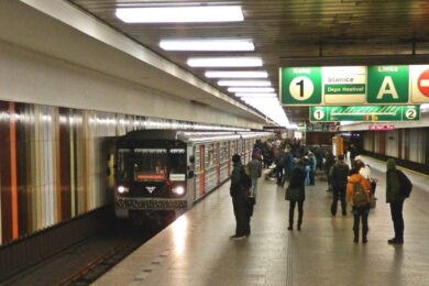 Z důvodu opravy trati dochází od soboty 27. září (od zahájení provozu) do neděle 28. září (do ukončení provozu) k dočasnému přerušení provozu metra v úseku Dejvická – Želivského. 