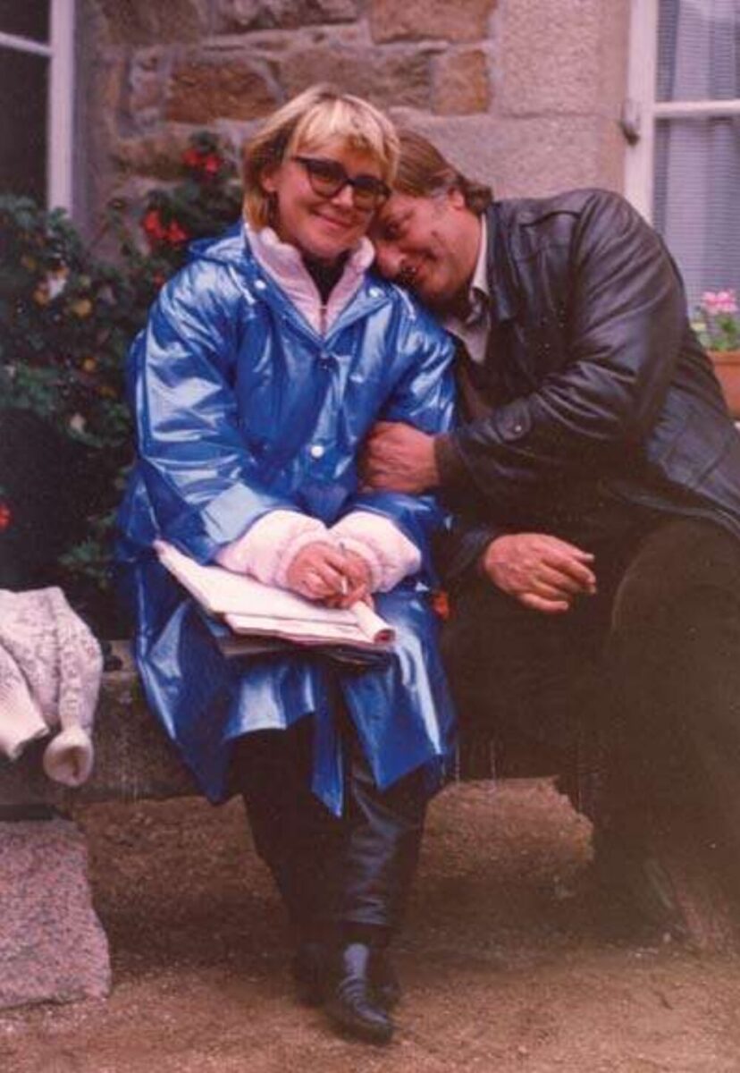 Eva Houdová a slavný francouzský herec Bruno Cremer v Bretani při natáčení filmu Tumultes v roce 1990.