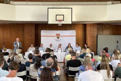 Radnice Prahy 2 odhalila veřejnosti v prostorách TJ Sokol Královské Vinohrady vizi budoucího rozvoje Riegrových sadů.