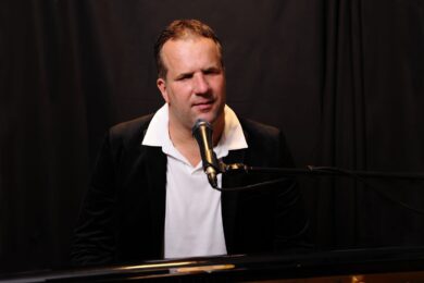 Co se stane, když zhasnete světla a ponecháte prostor pouze hudbě, hlasu a emocím? Odpověď nabídne výjimečný koncert Hudba ve tmě, který v neděli 14. září od 19 hodin ovládne pražské IMAGE THEATRE.