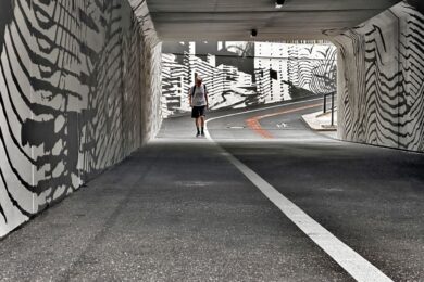 Podchod pod ulicí Türkova na Chodově, důležité spojení pro pěší i cyklisty, se po rozsáhlé rekonstrukci znovu otevřel veřejnosti.