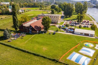 U příležitosti Mezinárodního dne seniorů vás radnice Prahy 8 zve 1. října do Loděnice Troja na slavnostní otevření Centra aktivního života seniorů. 