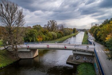 Most přes Vltavu do Stromovky.