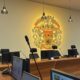 Jednací sál bez vedení města. Prázdná místa primátora i jeho náměstků během klíčového jednání o miliardových projektech. Praha podle současné koalice.