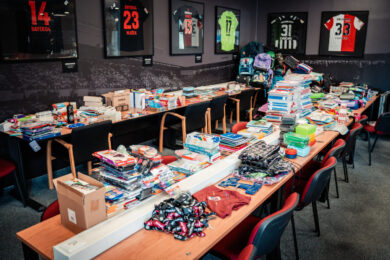 Na radnici Prahy 7 proběhla během srpna tradiční letní sbírka školních aktovek a pomůcek, která opět ukázala sílu spolupráce mezi veřejností, institucemi a sportovními kluby.