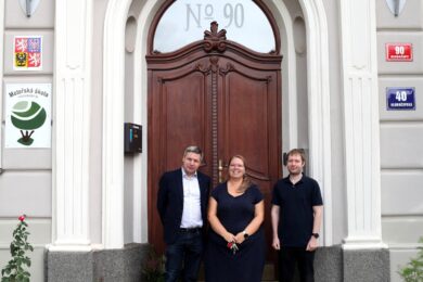 Děti, které od září znovu usedly do lavic Mateřské školy Hlubočepy, se dočkaly výrazně vylepšeného prostředí.