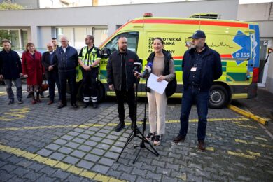 Zdravotnická záchranná služba hlavního města Prahy dokončila rozsáhlou rekonstrukci své výjezdové základny v ulici 28. pluku na Praze 10.