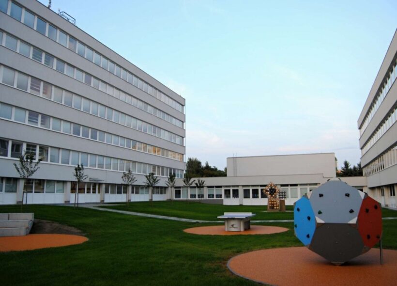 V okolí ZŠ a MŠ Na Slovance v Praze 8  se zlepší bezpečnost dětí i chodců.