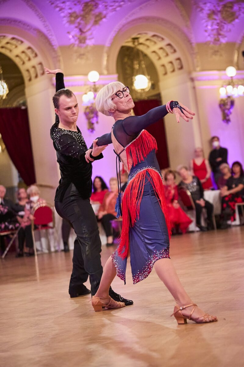 Velké finále proběhne 1. března 2026 v Národním domě na Vinohradech v rámci Vinohradského seniorského plesu, kde k tanci a poslechu zahraje orchestr Vladislava Brože.