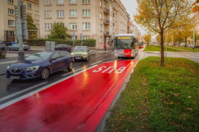 V oblasti Vítězného náměstí v Praze 6 vstoupilo v platnost nové dopravní opatření, které má za cíl zvýšit plynulost a pravidelnost autobusových linek Pražské integrované dopravy (PID).