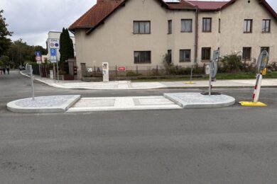 Rekonstrukce ulice Peroutkova v Praze 5, která patří mezi klíčové dopravní stavby hlavního města, se chýlí ke konci.
