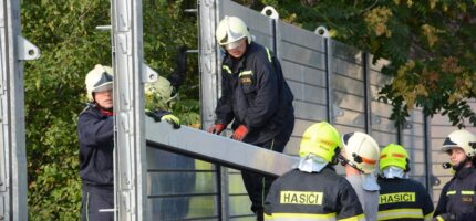 V sobotu 11. října prověří hlavní město připravenost na povodeň v rámci rozsáhlého cvičení Holešovice – sever 2025. Mezi 6. a 22. hodinou vyrostou v okolí ulic Varhulíkové, Pod Dráhou a Za Elektrárnou mobilní protipovodňové zábrany v délce přes 220 metrů, přičemž se do akce zapojí více než 100 osob. 