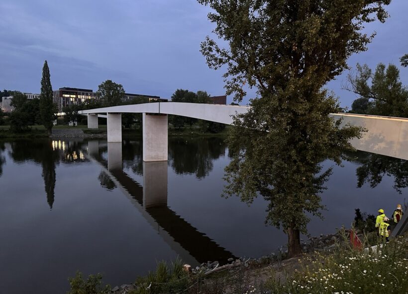 V noci z 30. na 31. října 2025 se uskuteční pravidelná technická kontrola Štvanické lávky, během níž bude proveden i zkušební zdvih celé konstrukce.