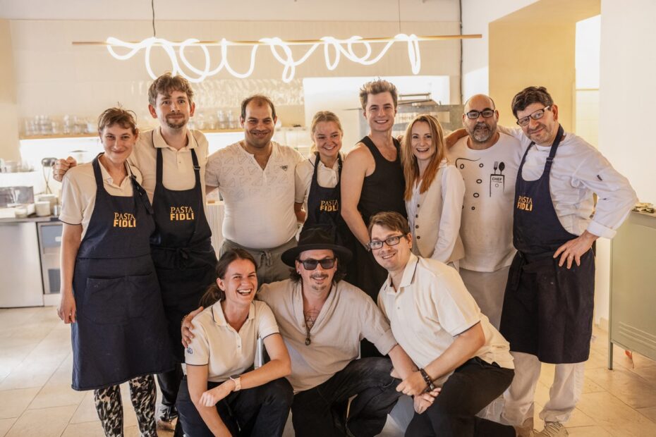 Pizzerie Pasta Fildli na Smíchově je první pizzerii v Česku, která cíleně zaměstnává lidi se zdravotním znevýhodněním.