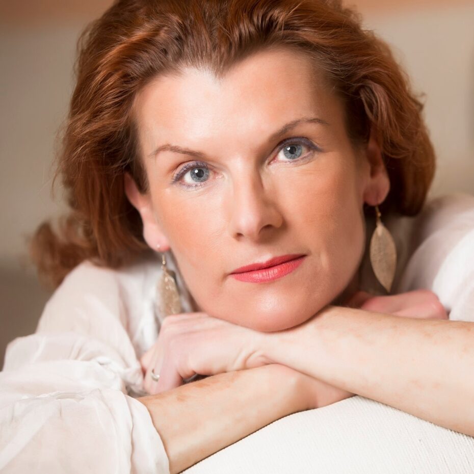 Psychiatrička Jarmila Klímová, dlouhodobě upozorňuje na kulturní a psychologické dopady genderové ideologie. Ve svých veřejných vystoupeních varuje, že rozvrat tradiční rodiny vede k destabilizaci jedinců, kteří pak snadno podléhají manipulaci. Genderová výuka není jen pedagogickým tématem, ale součástí širšího společenského úpadku.