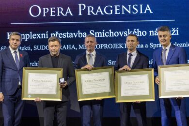 Cenu starosty Prahy 5 získala letos komplexní přestavba nádraží na Smíchově.
