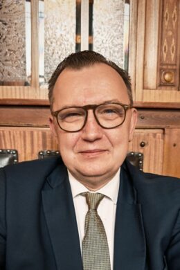 Josef Sláma, politický stratég a místopředseda Trikolory, během rozhovoru o odvaze, kampaních a stavu české politiky. „Politika se musí hrát až do konce. I když víte, že nevyhrajete.“