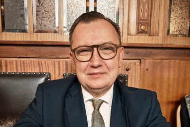 Josef Sláma, politický stratég a místopředseda Trikolory, během rozhovoru o odvaze, kampaních a stavu české politiky. „Politika se musí hrát až do konce. I když víte, že nevyhrajete.“