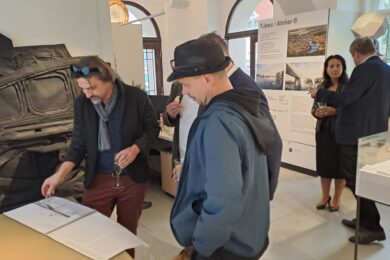 V Ateliéru plánování a rozvoje Prahy 5 byla slavnostně zahájena výstava věnovaná Dvoreckému mostu – nové pěší a cyklistické spojnici mezi Prahou 4 a 5. Návštěvníci se zde seznámí nejen s podobou mostu a detaily stavby.