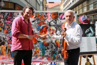 Akci svojí malbou podpořil výtvarník Jiří Macht a hudbou houslový virtuóz Jaroslav Svěcený.