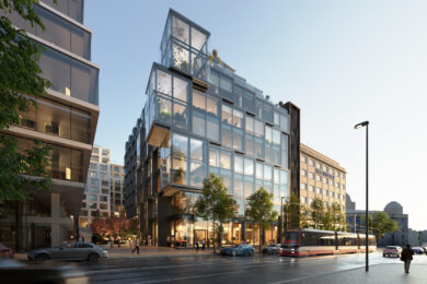 Ve srovnání s komplexem tří brutalistních budov ze 70. let, které nechal předchozí majitel zdemolovat, bude nová zástavba daleko více respektovat blokovou zástavbu typickou pro celé Vinohrady.