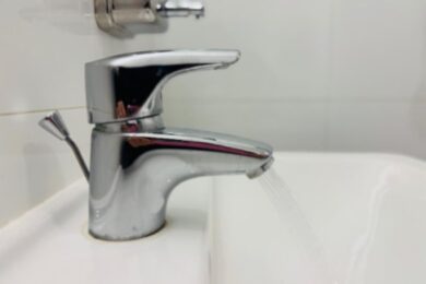 Městská část Praha 6 zahájila pilotní projekt zaměřený na efektivní hospodaření s vodou v devíti obecních objektech.