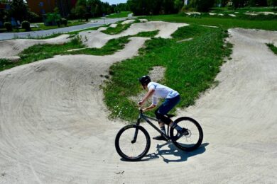 Městská část Praha 5 odsouhlasila výstavbu nového pumptrackového areálu na Barrandově. 