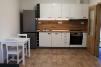 Nově zrekonstruované byty nabídne radnice Prahy 13 pedagogickým pracovníkům v jejich školách.