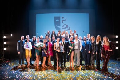 Všichni soutěžící letošního ročníku taneční soutěže Roztančené divadlo.