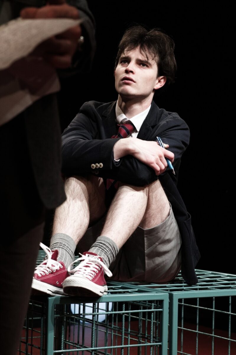 Postavu Darryla hraje ve hře Monstrum výrazný mladý talent Jan Dlouhý.       