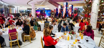 Tradiční štědrovečerní večeře, která se zde koná už osmým rokem, nabídne zázemí lidem, kteří by jinak sváteční den prožili bez společnosti – matkám samoživitelkám s dětmi, seniorům z domovů důchodců, lidem s handicapem, rodinám v těžké životní situaci i dětem z dětských domovů.