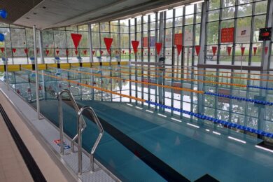 Plavecký bazén SK Motorlet v Praze 5.