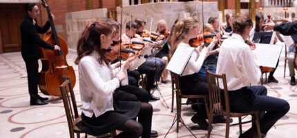 Nadační fond Magdaleny Kožené zve 10. prosince do kostela Nejsvětějšího Srdce Páně v Praze a 12. prosince do římské baziliky Santa Maria in Aracoeli na adventní koncerty Ad Gloriam. 