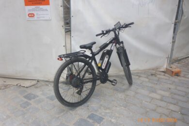 Díky GPS lokátoru se podařilo ukradené kolo rychle zjistit jeho polohu a přivolat strážníky.