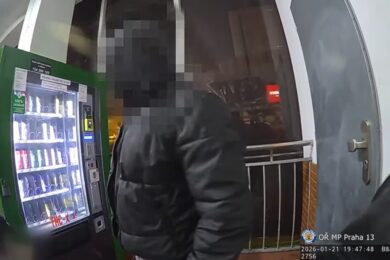 Strážníci Městské policie zasahovali v okolí stanice metra Luka na Praze 13 kvůli konzumaci alkoholu na zakázaném místě.