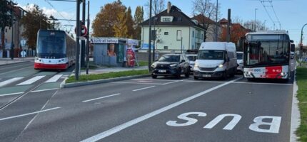 Nový diskusní formát „Kulatý stůl šestky“ přináší jednou za dva měsíce otevřenou a vyváženou debatu o klíčových tématech ovlivňujících život v Praze 6.  V prvním díle byla tématem doprava.