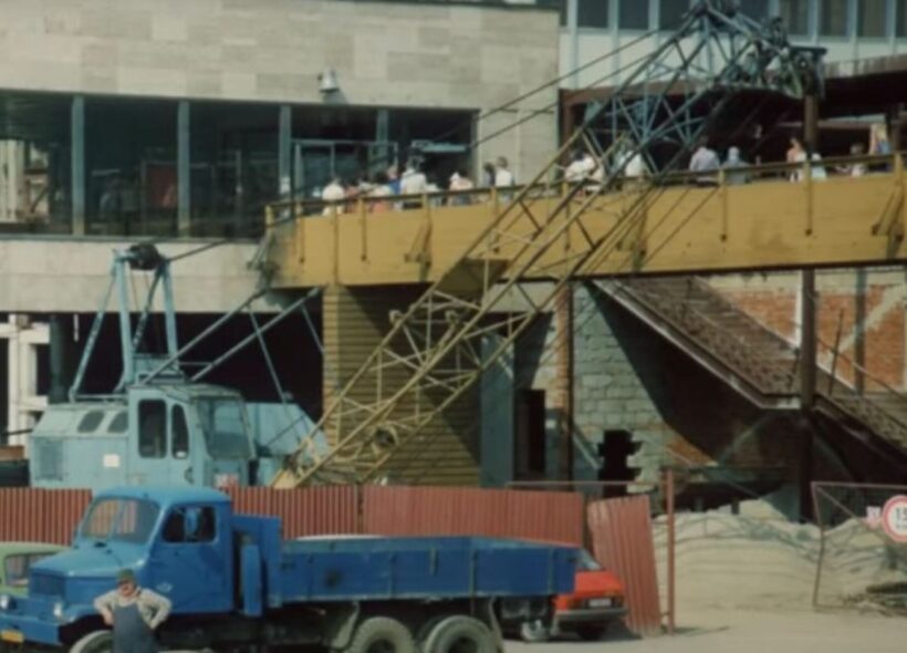 Původní Otíkova lávka zachycená v dnes již kultovním filmu Vesničko má středisková.