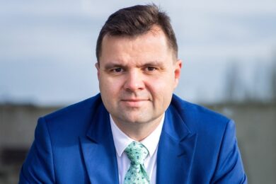 Generální ředitel Operátora ICT Tomáš Barczi, klíčová postava městské firmy, která v roce 2024 skončila ve ztrátě, zatímco vedení obdrželo rekordní odměny. Jeho role a rozhodování stojí v centru debat o hospodaření, kontrole a odpovědnosti OICT.