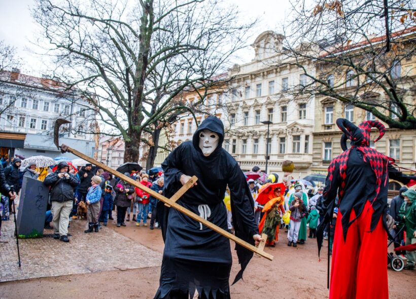 Po smíchovských ulicích projde masopustní průvod.