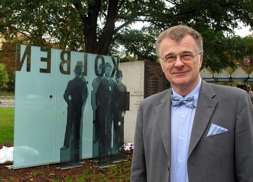 Ing. Bc. Ivan Noveský, energetický expert s 48letou praxí, spoluzakladatel ERÚ a současný předseda Institutu pro energetiku.
