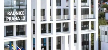 Zastupitelé Prahy 12 odhlasovali rozpočet, který musí být dorovnán úsporami z minulých let.