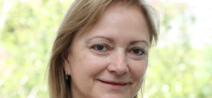 Starostka Ivana Šestáková. Vede jednu z nejrychleji rostoucích městských částí Prahy a klade důraz na komunitu, školství a kvalitu života ve Kbelích.